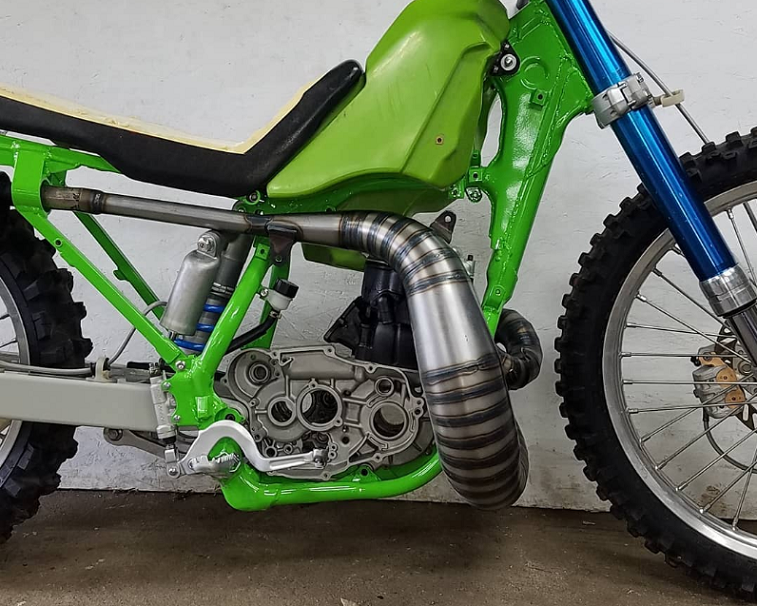 Screenshot_2020-07-30 Mike Weir on Instagram “Jonathon Bell in the UK sure has some nice pipes 92 KX500 Fast Bike Build ”.png